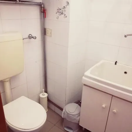 Raffy House Apartment *